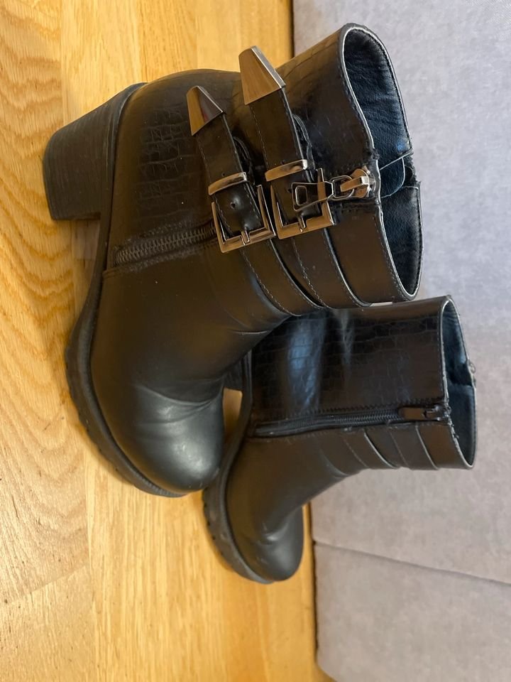 Exquisite Winterabsätze, Größe 41