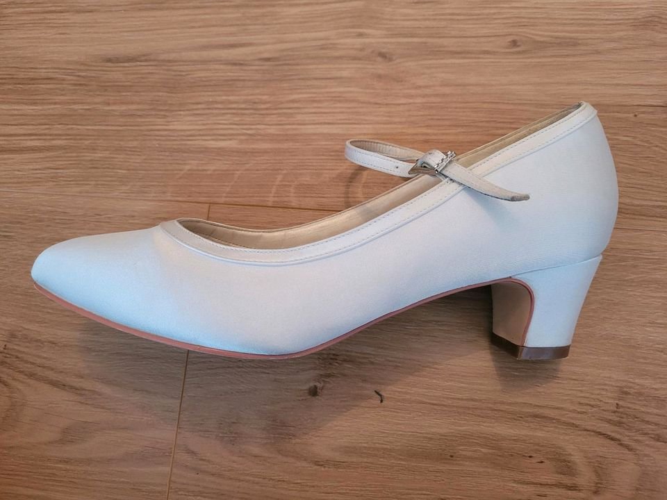 Brautschuhe Westerleigh 38 weiß Satin mit femininem Duft