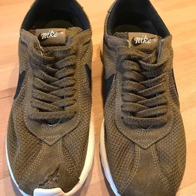 Toller Nike Turnschuh / Sneaker, Gr. 39 Olivegrün
