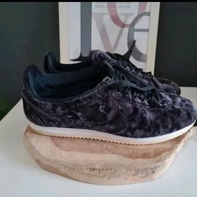 Nike Sneaker aus Samt 39