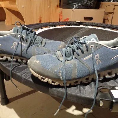 On cloud Sneaker zu verkaufen