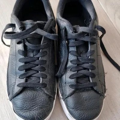 Verkaufe Sneaker Nike schwarz Größe 40.5