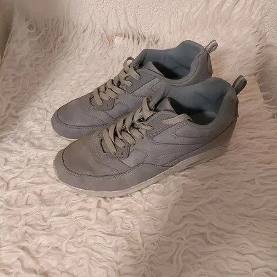 Gebrauchte Sneaker von Graceland