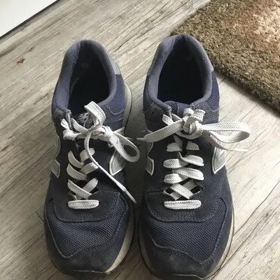 Getragene Sportschuhe New Balance Sneaker