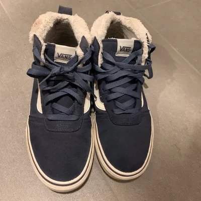 Vans Sk8 Mid Sneaker in blau mit kuscheligem Fell, Größe 39