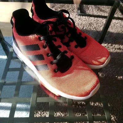 Adidas-Schuhe, weiblicher Duft