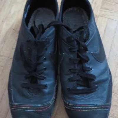 Alte flache Nike-Sneaker, ca. 2008, für Sammler/Liebhaber