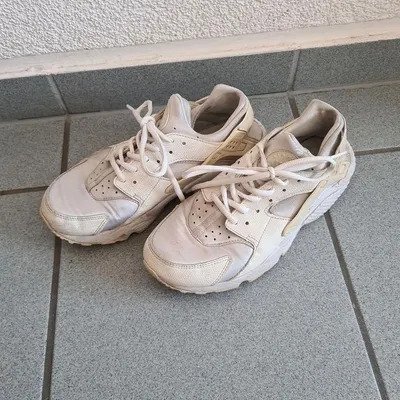 Nike Air Schuhe Größe 40,5 weiß Hurache Sneaker