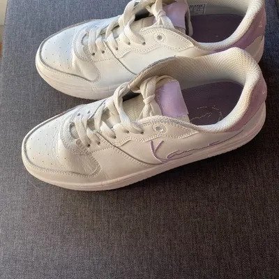 Sneaker in Weiss mit Lila Sneaker in Größe 40,5