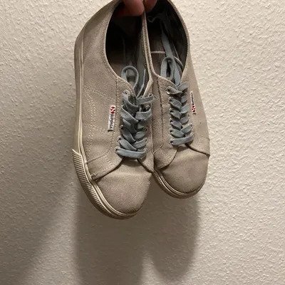 Superga Sneaker zu verschenken
