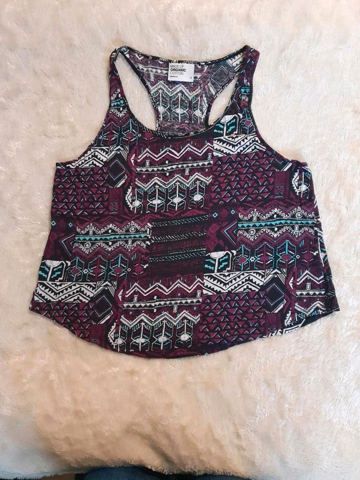 Damenbekleidung in Größe M