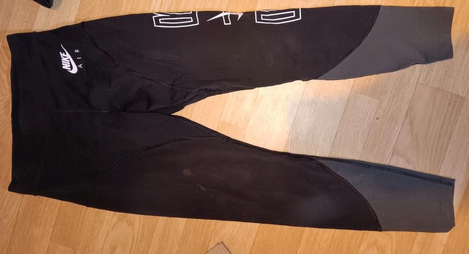 Echte Nike Air Leggings in Größe M
