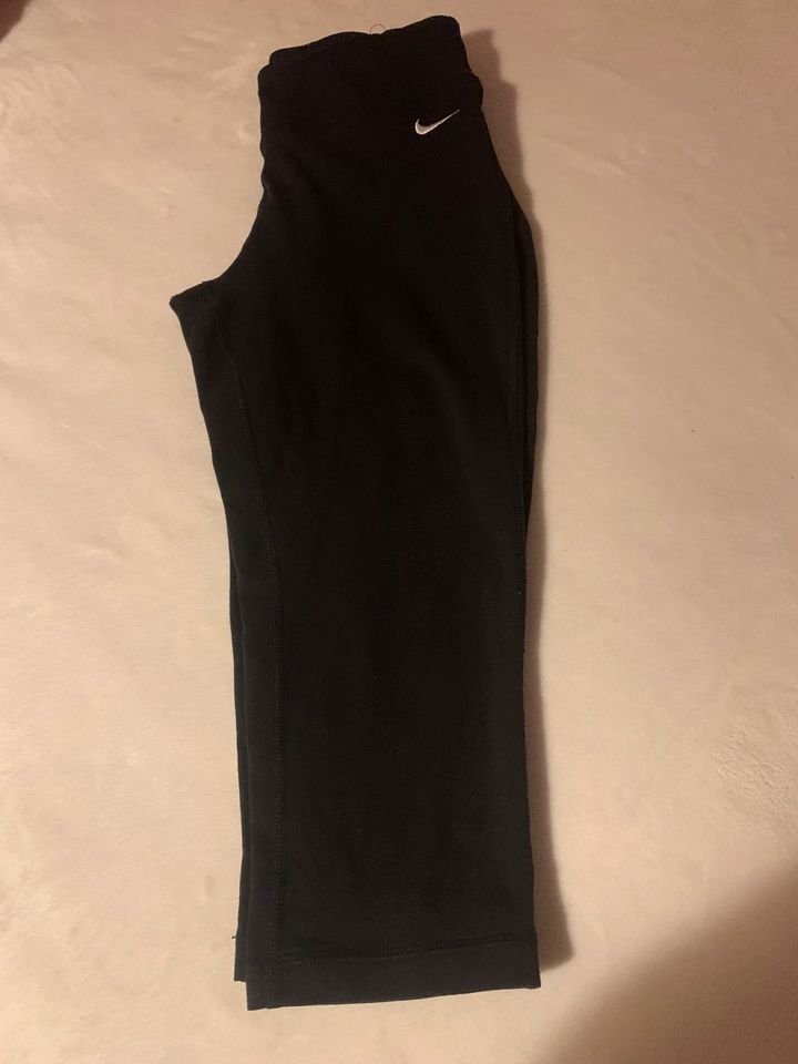 NIKE DRI FIT Damen Capri Leggings Größe S abzugeben